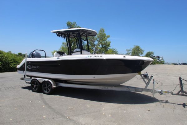 2021 Robalo R242 - Image 10