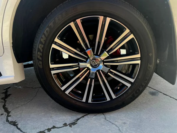 2019 Lexus LX570 Three-Row - Image 52