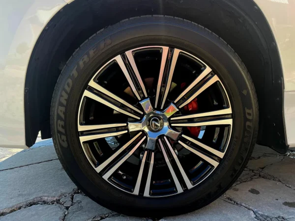 2019 Lexus LX570 Three-Row - Image 53