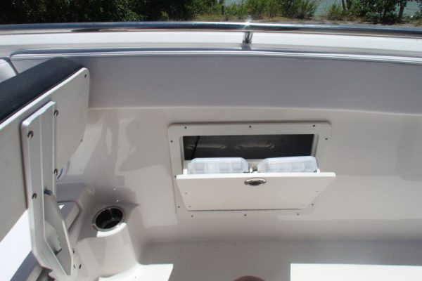 2021 Robalo R242 - Image 11