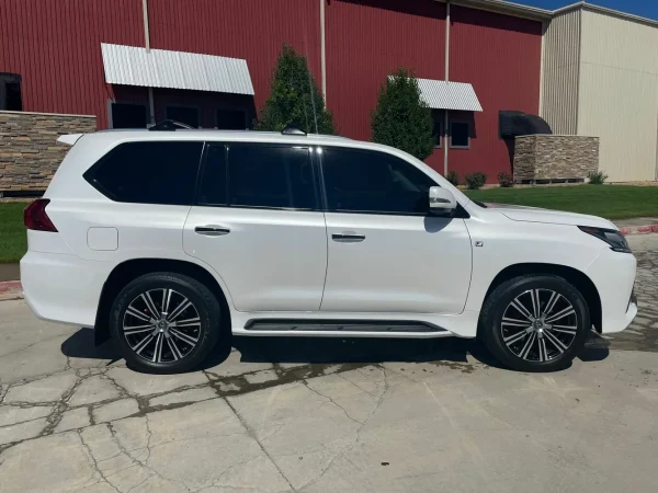 2019 Lexus LX570 Three-Row - Image 38