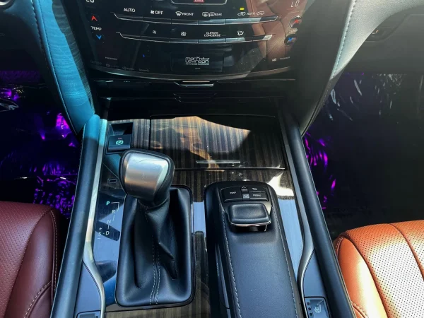 2019 Lexus LX570 Three-Row - Image 5