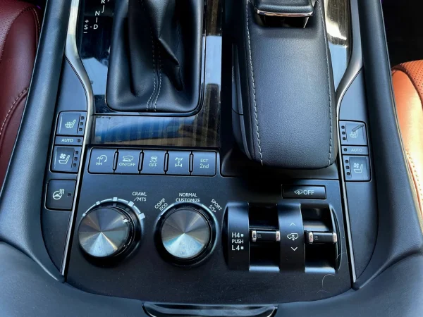 2019 Lexus LX570 Three-Row - Image 7