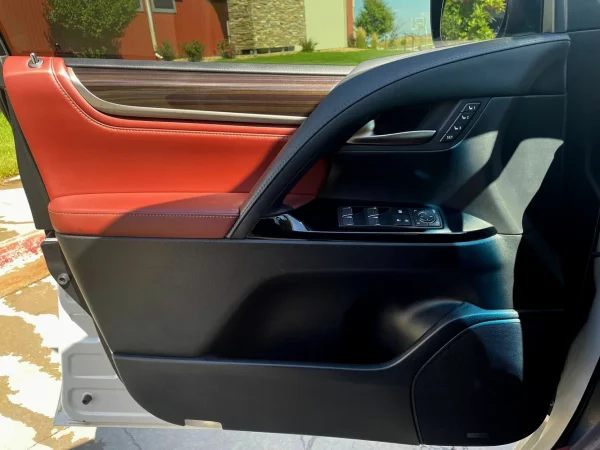 2019 Lexus LX570 Three-Row - Image 11