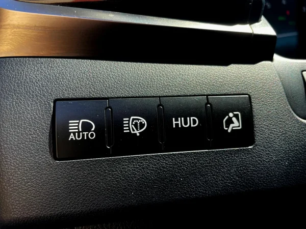 2019 Lexus LX570 Three-Row - Image 13