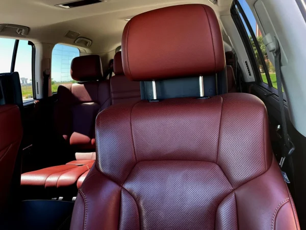 2019 Lexus LX570 Three-Row - Image 19