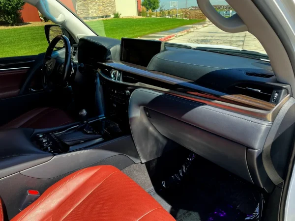 2019 Lexus LX570 Three-Row - Image 21