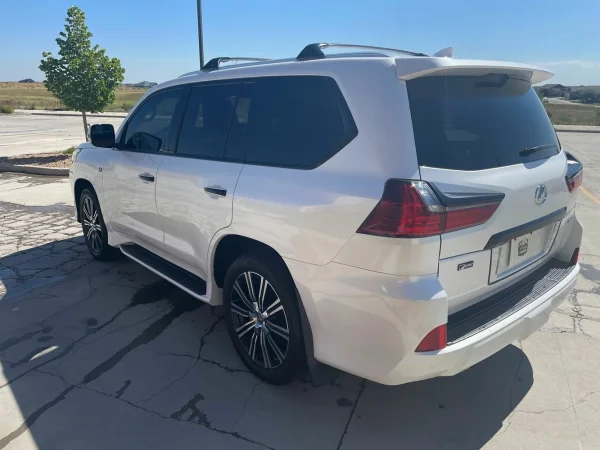 2019 Lexus LX570 Three-Row - Image 41