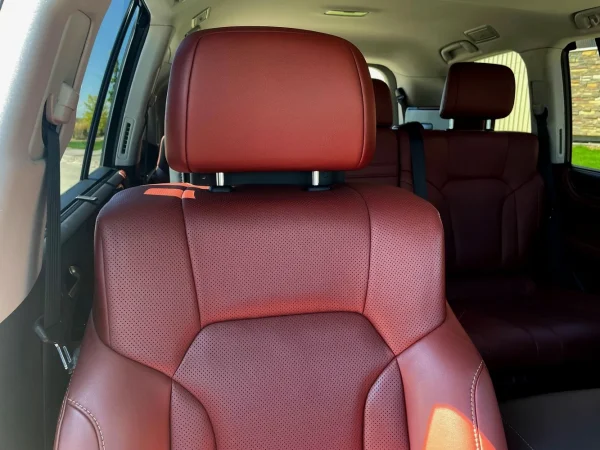 2019 Lexus LX570 Three-Row - Image 23