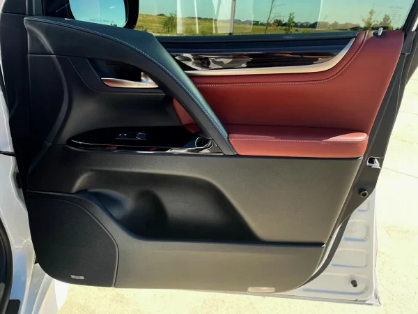 2019 Lexus LX570 Three-Row - Image 24