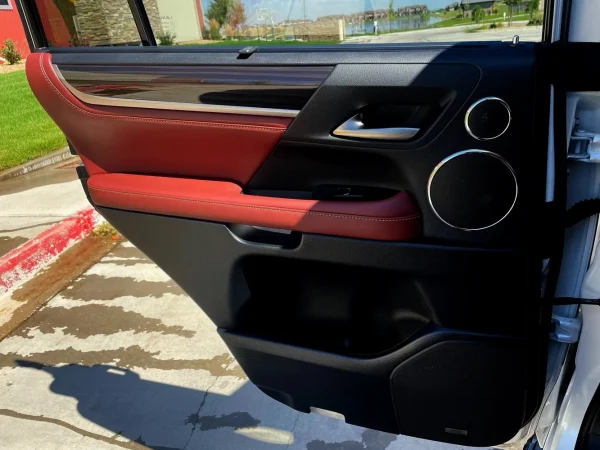 2019 Lexus LX570 Three-Row - Image 30