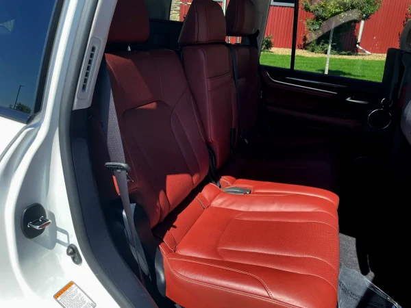 2019 Lexus LX570 Three-Row - Image 32