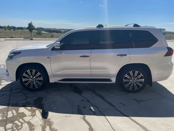 2019 Lexus LX570 Three-Row - Image 42