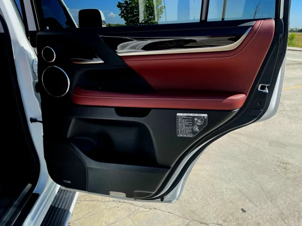 2019 Lexus LX570 Three-Row - Image 33
