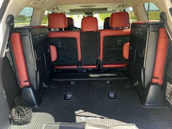 2019 Lexus LX570 Three-Row - Image 35