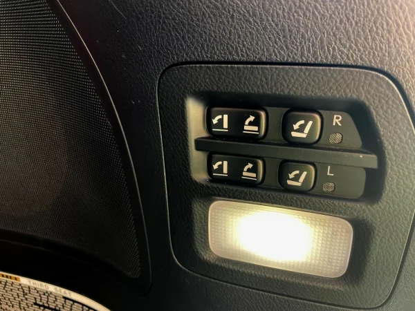 2019 Lexus LX570 Three-Row - Image 36