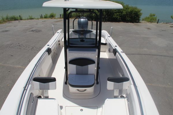2021 Robalo R242 - Image 18