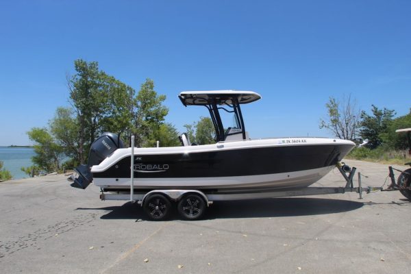 2021 Robalo R242