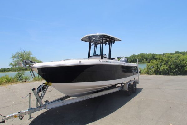 2021 Robalo R242 - Image 7