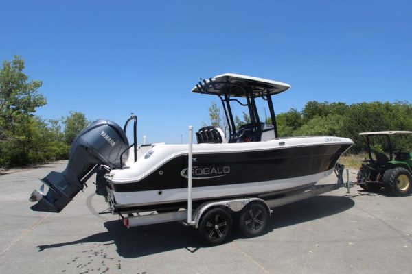 2021 Robalo R242 - Image 9