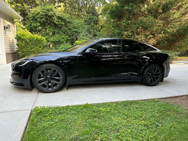 2022 Tesla Model S Dual-Motor AWD - Image 32