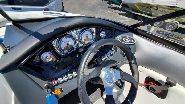 2015 Tige R20 - Image 15