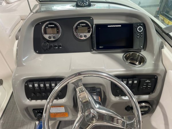 2018 Robalo R207 - Image 2