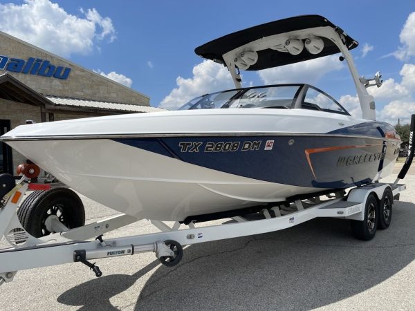 2016 Malibu Boats 23 LSV - Image 12