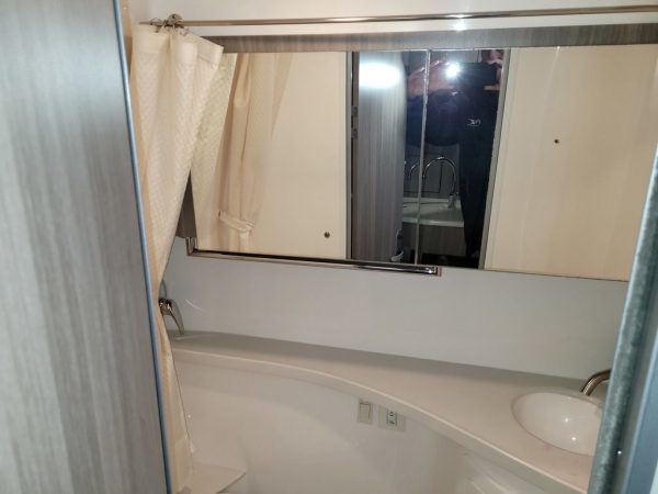 2020 Regal 28 Express - Image 13