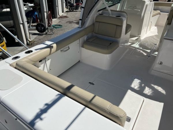 2018 Pursuit DC 265 - Image 13