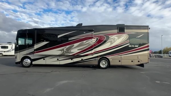 2017 Thor Motor Coach Outlaw 37BG - Image 2