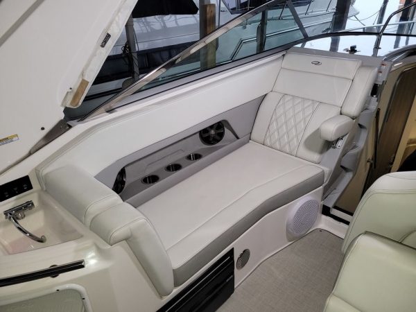 2020 Regal 28 Express - Image 15