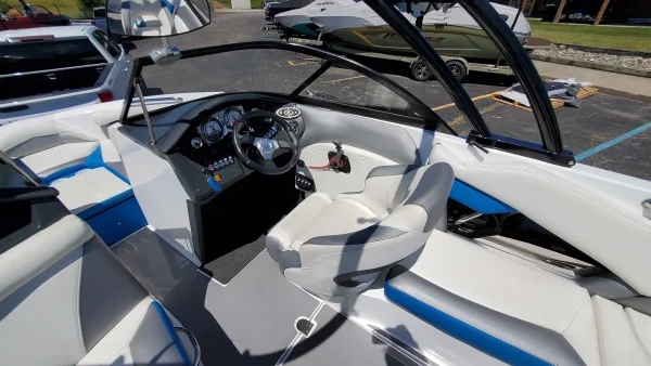 2015 Tige R20 - Image 6
