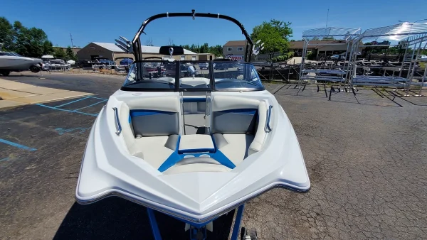 2015 Tige R20 - Image 7
