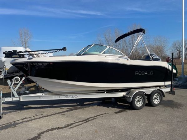 2018 Robalo R207
