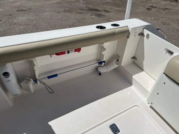 2018 Pursuit DC 265 - Image 15