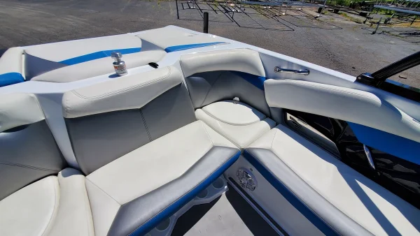 2015 Tige R20 - Image 8