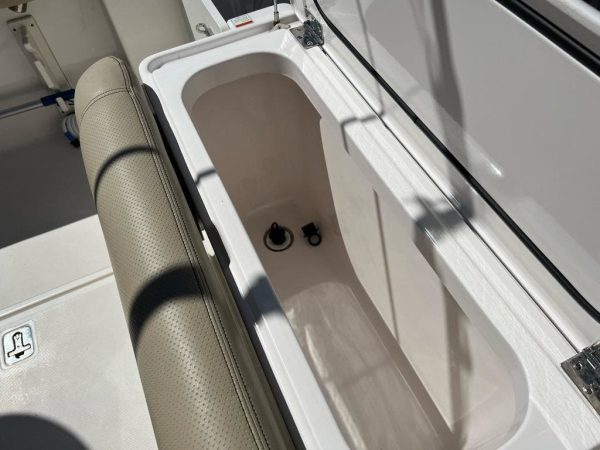 2018 Pursuit DC 265 - Image 16