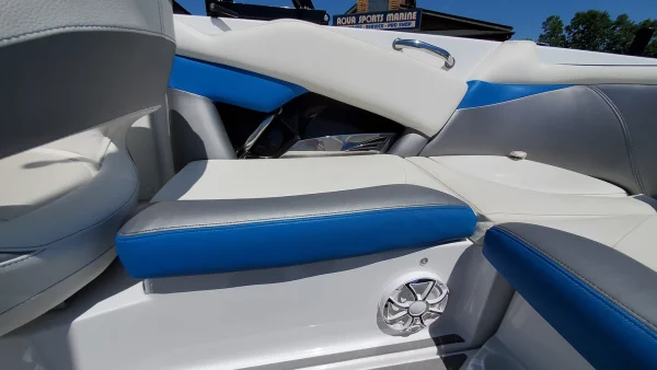 2015 Tige R20 - Image 9