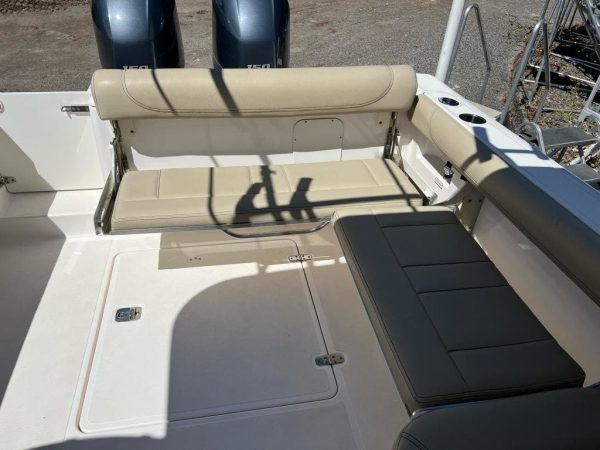 2018 Pursuit DC 265 - Image 18