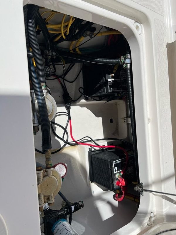 2018 Pursuit DC 265 - Image 19