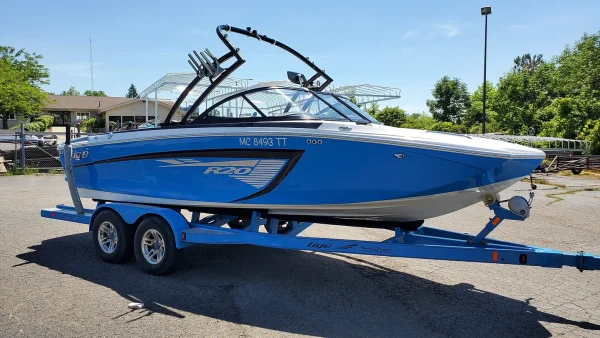 2015 Tige R20 - Image 12