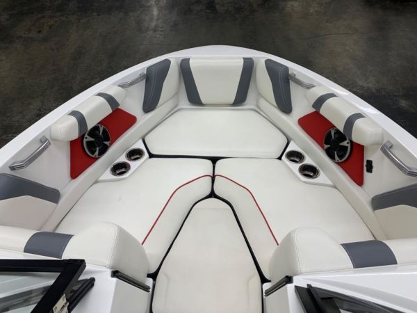 2020 Malibu Boats 21 VLX - Image 3