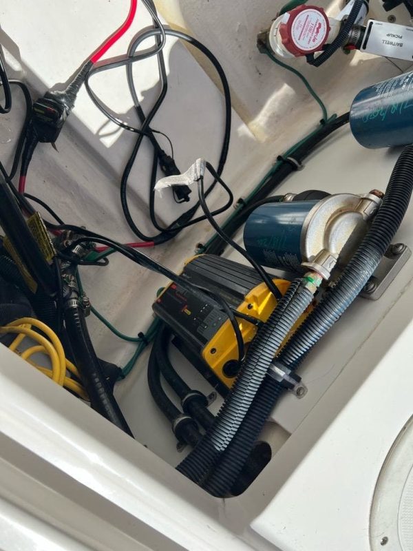 2018 Pursuit DC 265 - Image 22