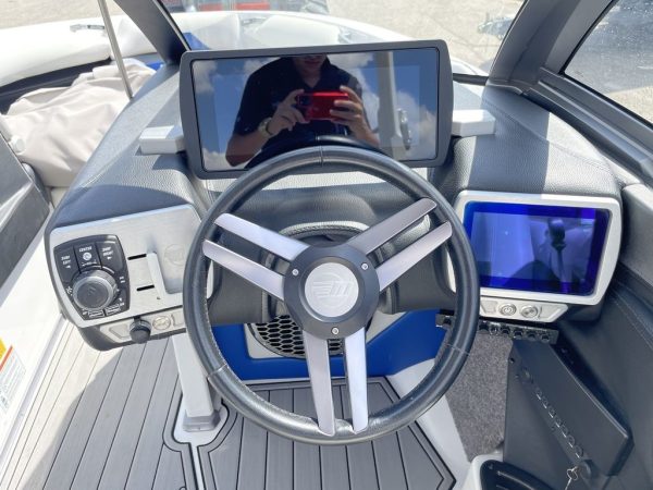 2016 Malibu Boats 23 LSV - Image 24