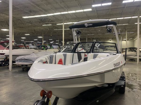 2020 Malibu Boats 21 VLX - Image 4