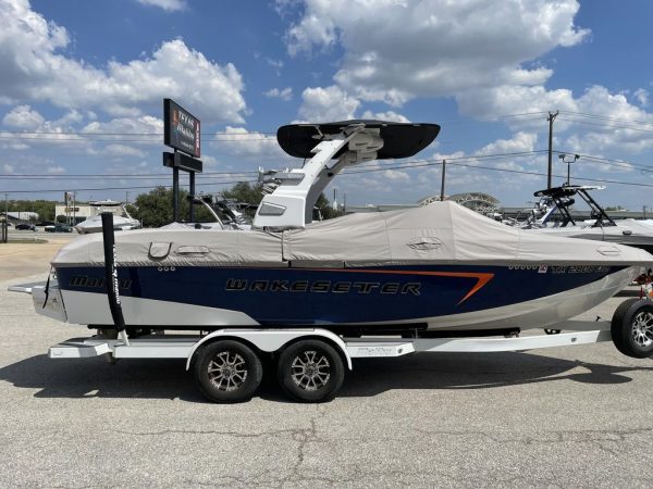 2016 Malibu Boats 23 LSV