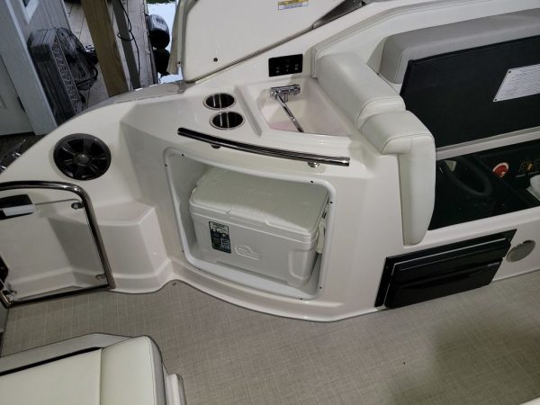 2020 Regal 28 Express - Image 41