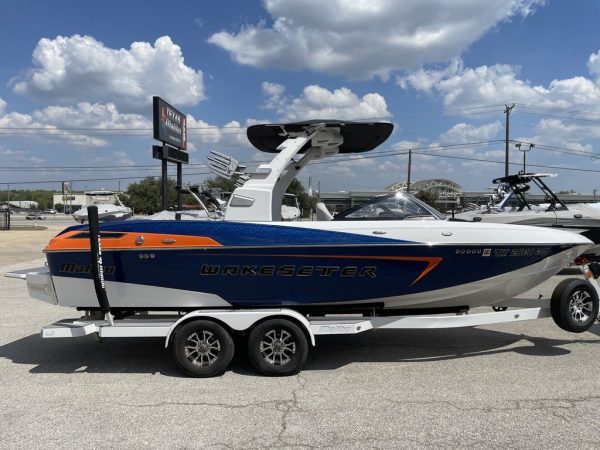 2016 Malibu Boats 23 LSV - Image 6