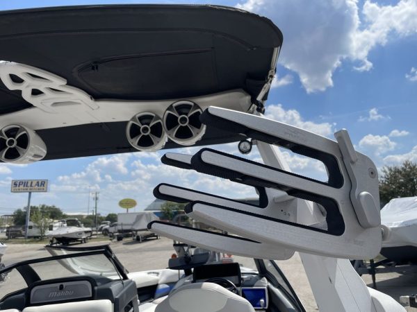 2016 Malibu Boats 23 LSV - Image 9